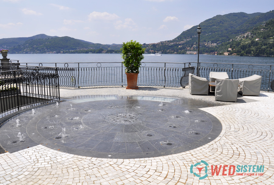 Fontana sul lago di Como